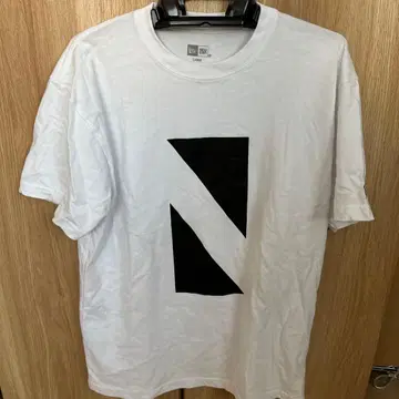 뉴에라 T셔츠