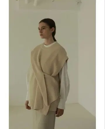 [택 포함] MANOF FRONT SLIT ARRANGE VEST 베스트