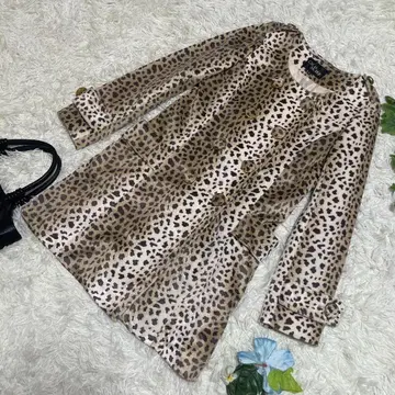 새상품급 세실 맥비 미들 기장 코트 레오파드 무늬 빅 버튼 M 사이즈