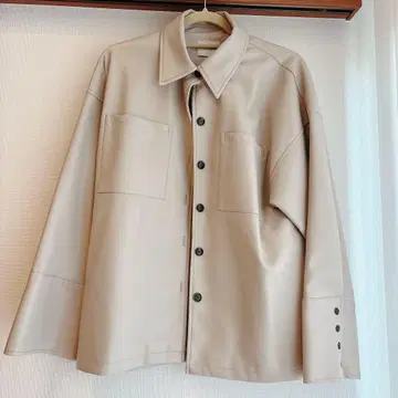 LIAN 아이보리 페이크 가죽 자켓