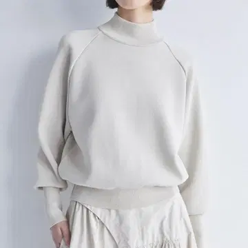 유나이티드 도쿄 볼륨 슬리브 니트 아이보리