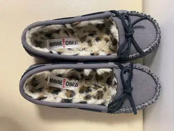 MINNETONKA 그레이 모카신