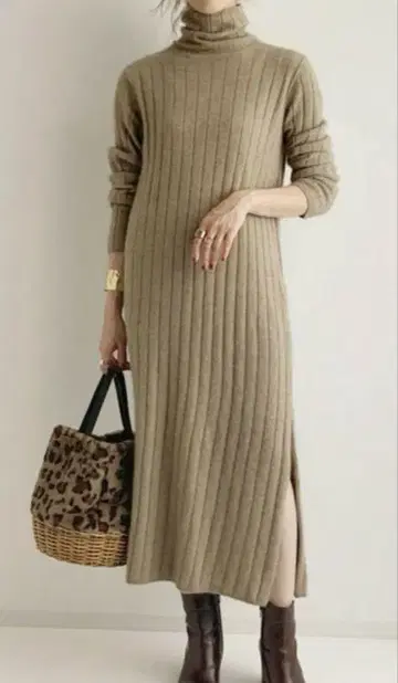 마드모아젤 로페 사이드 지퍼 라쿤 혼방 니트 롱 원피스 베이지