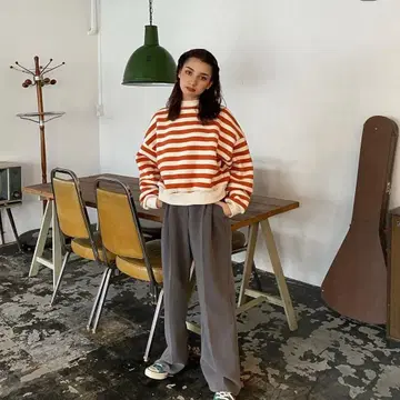 브라운 화이트 스트라이프 숏 기장 트레이닝복