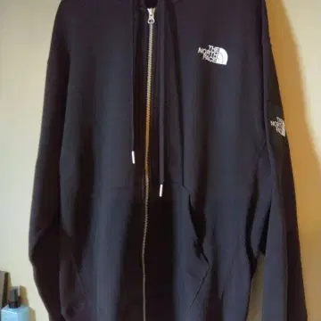 THE NORTH FACE 블랙 후드티 새상품입니다.
