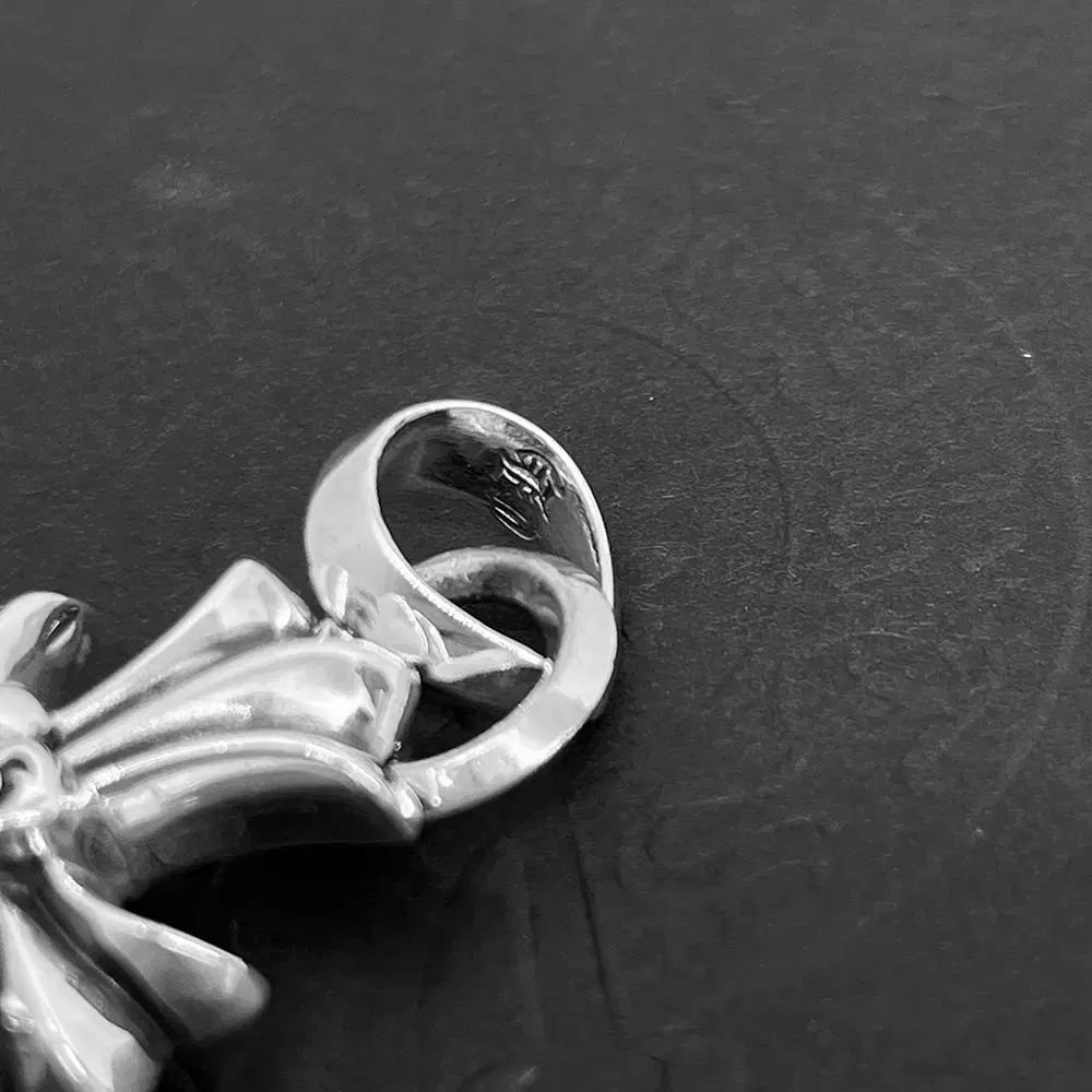 크롬하츠 참 CH 하트 크로스 펜던트