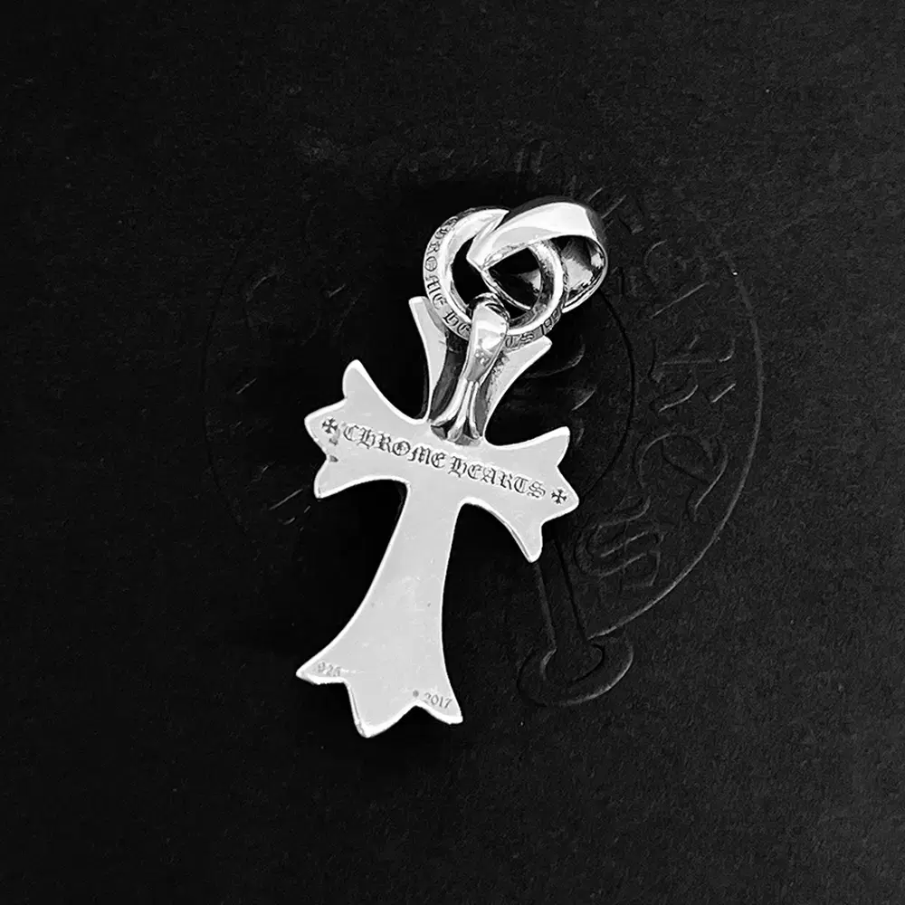 크롬하츠 참 CH 하트 크로스 펜던트