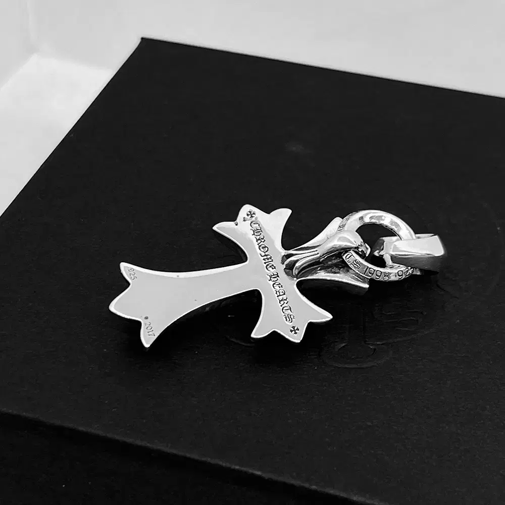 크롬하츠 참 CH 하트 크로스 펜던트