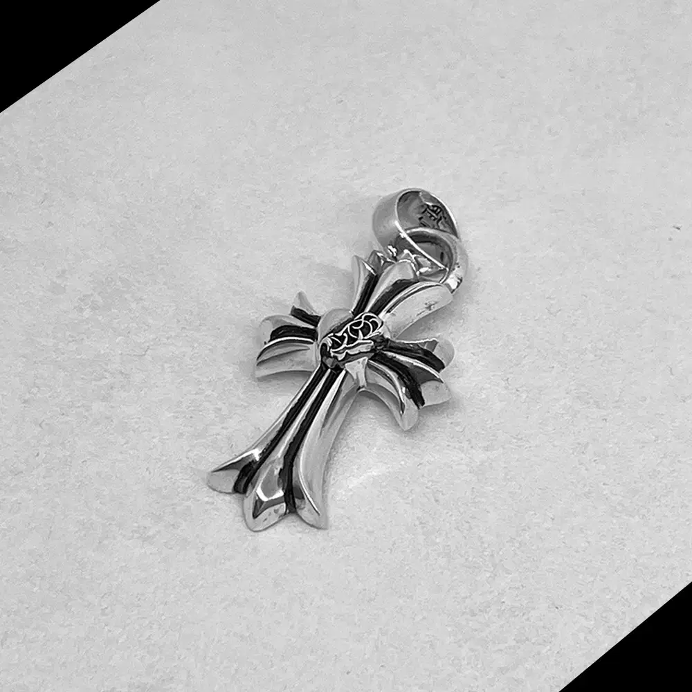 크롬하츠 참 CH 하트 크로스 펜던트