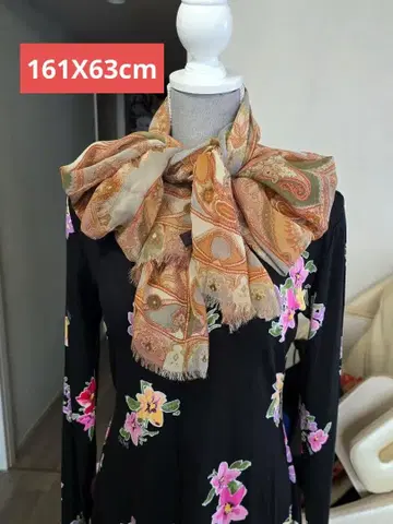 새상품급 에트로 대형 실크 스톨 페이즐리 패턴 161x63cm