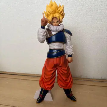 초사이어인 손오공 피규어