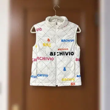 ARCHIVIO 로고 프린트 퀼팅 베스트
