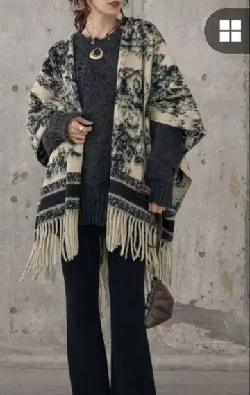 미개봉 새상품 자카드 직물 프린지 판초 케이프 코트