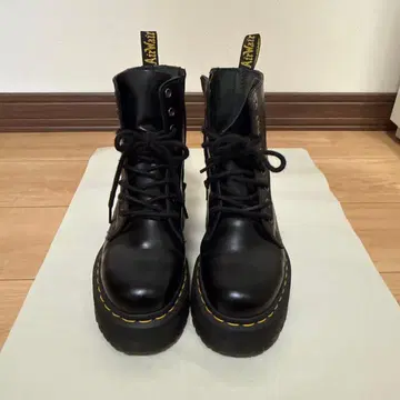 Dr.Martens JADON 8홀 부츠