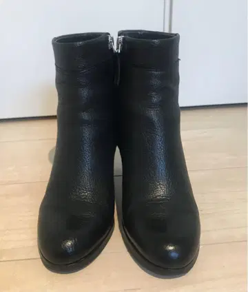 theory 가죽 숏부츠 사이즈 36