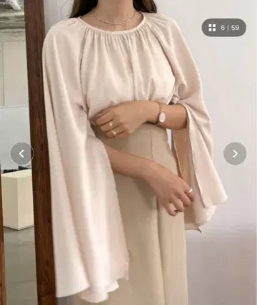 플레어 슬릿 슬리브 블라우스 크림