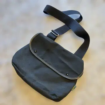 브래디 블랙 숄더백