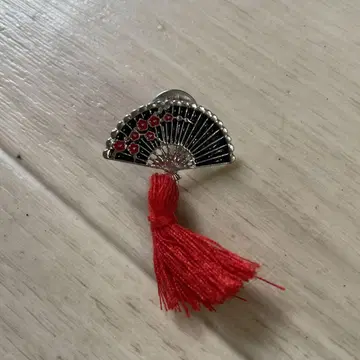 부채 디자인 핀 배지