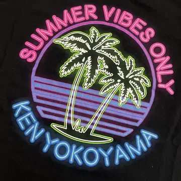 KEN YOKOYAMA 썸머 바이브스 온리 티셔츠