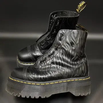 닥터마틴 제브라 패턴 통굽 부츠