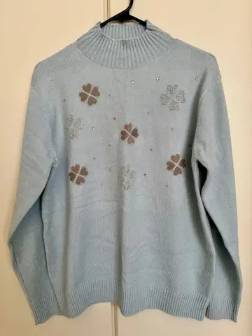 스카이블루 클로버 네잎 비쥬 긴팔 스웨터 M~L