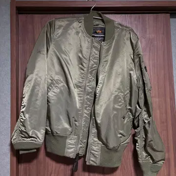 새상품급 Alpha Industries MA-1 올리브 L