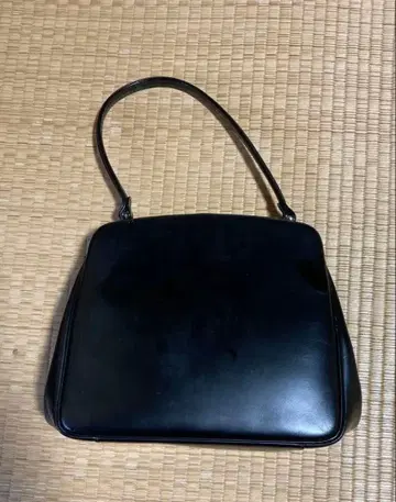 블랙 핸드백 빨간색 내부