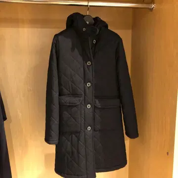 MACKINTOSH 블랙 퀼팅 자켓 보아 안감 후디