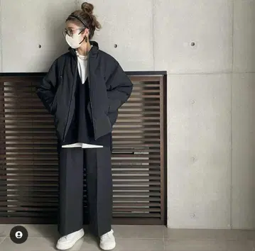 로헨 LOHEN 충전솜 벌룬 숏 블루종