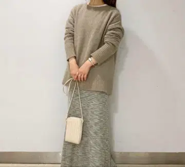 라쿤 울 크루넥 니트