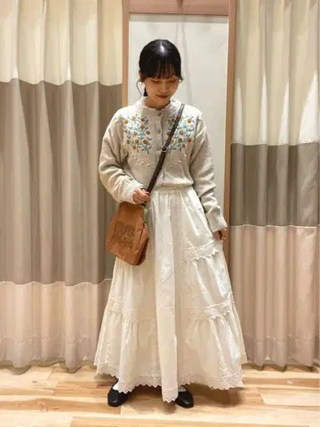 새상품 사만사 모스모스 절개 레이스 페치 스커트