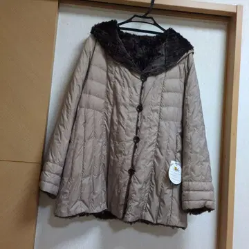 다운 자켓 후드 부착 베이지 인조 모피 부착 리버서블