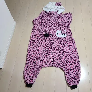 헬로키티 레오파드 무늬 룸웨어