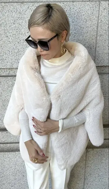 JENNE 리치 볼륨 퍼 케이프 아이보리 [ 새상품 미사용 ]