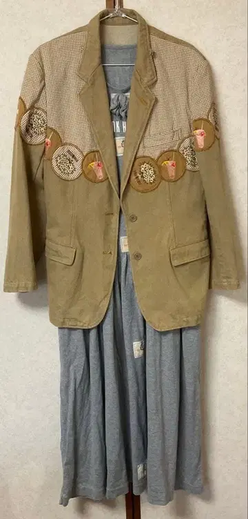 윈터 세일 중! 원피스를 선물! 핑크하우스의 데님 자켓!