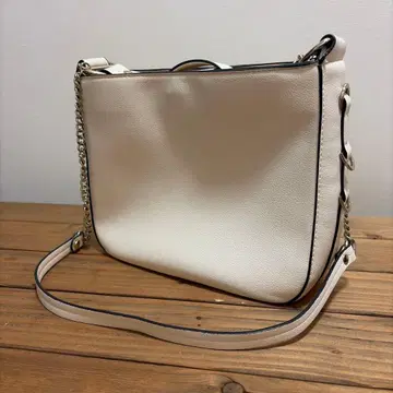 ZARA 아이보리 숄더백 합성 피혁