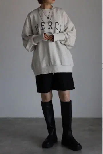 [새상품급] 봉쥬르 사간 로고 맨투맨