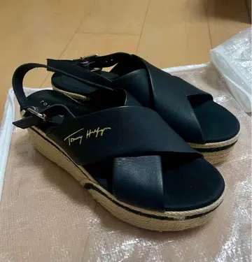 TOMMY HILFIGER 크로스 스트랩 샌들 23.5cm