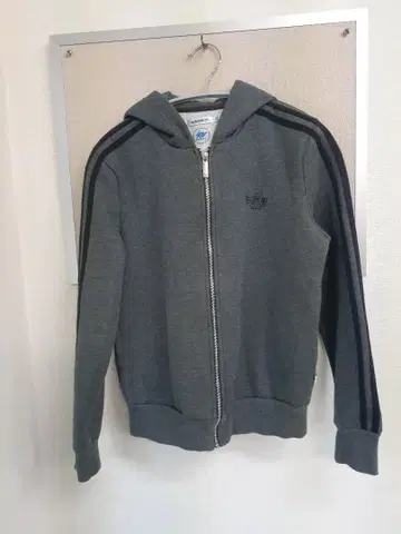 adidas 그레이 후드 부착 후드티