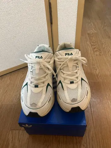 FILA 스니커즈