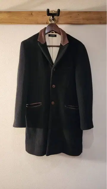 루드 갤러리 블랙 체스터 코트