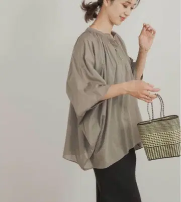 어반 리서치 도어스 반 상의 그린