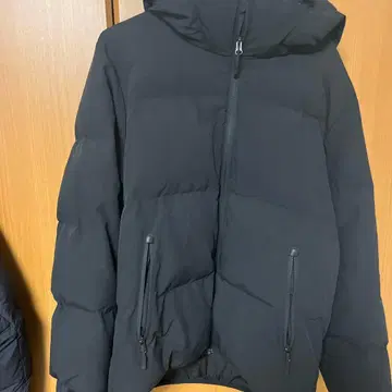 블랙 다운 자켓 후드 부착