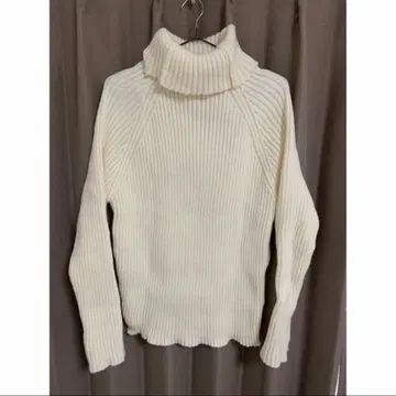 도톰 니트 한국 터틀 화이트 화이트 도톰 새상품 미사용