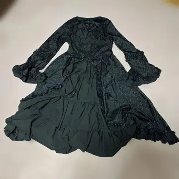 블랙 프릴 긴팔 드레스