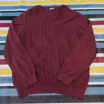LACOSTE 버건디 V넥 니트