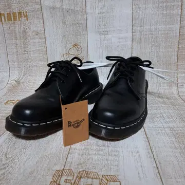 닥터 마틴 화이트 스티치 3홀 신발