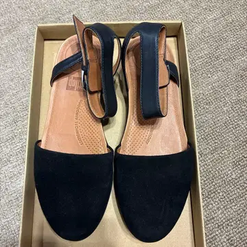 Fitflop 블랙 스웨이드 백 스트랩 샌들 36