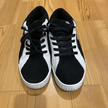 AIRWALK 원 스웨이드 로우컷 스니커즈 블랙/화이트