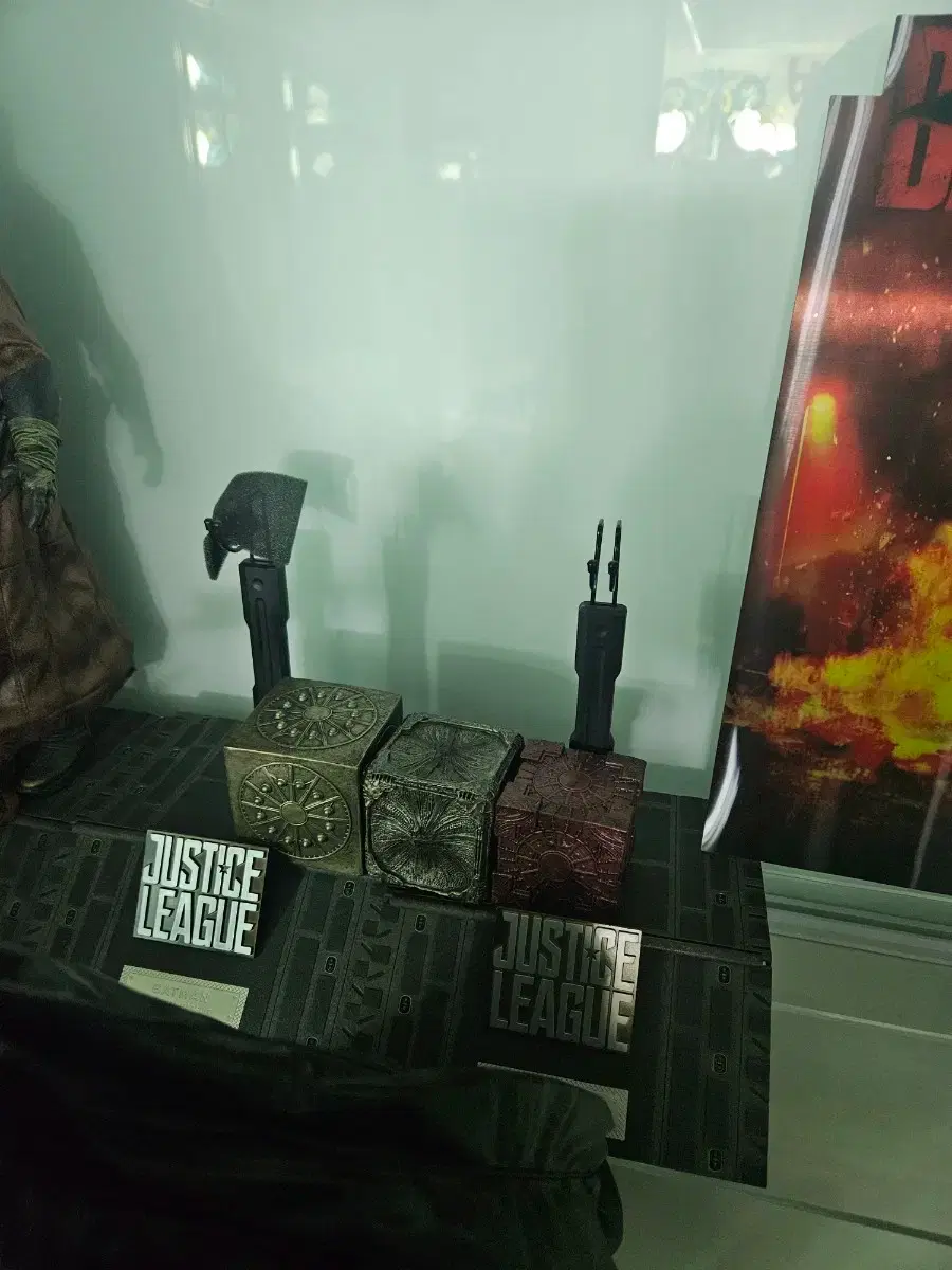 Price reduction) Hot Toys Justice League Motherbox 3 types for sale.